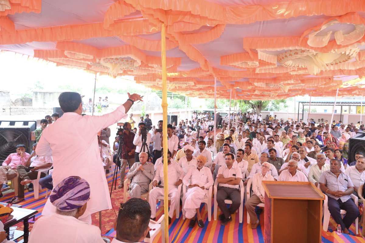 ChaudhryShankar's tweet photo. થરાદ નગરપાલિકાના નવનિર્મિત ભવન અને ફાયર સ્ટેશનનું લોકાર્પણ કર્યું. 

થરાદવાસીઓને આ નવનિર્મિત ફાયર સ્ટેશન ઇમરજન્સીનાં સમયમાં તેમજ સરકારી કામગીરી માટે નગરપાલિકા ભવન ખુબજ ઉપયોગી થશે. https://t.co/7wiRHPkmHs