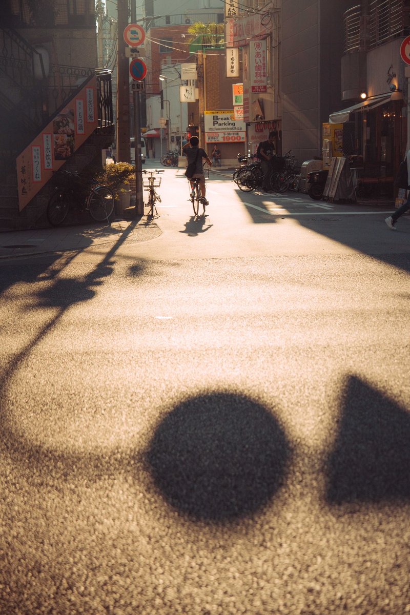 1 or 2 ✨
.
which one will you choose for cover photo? 🇯🇵 (osaka, 2023)