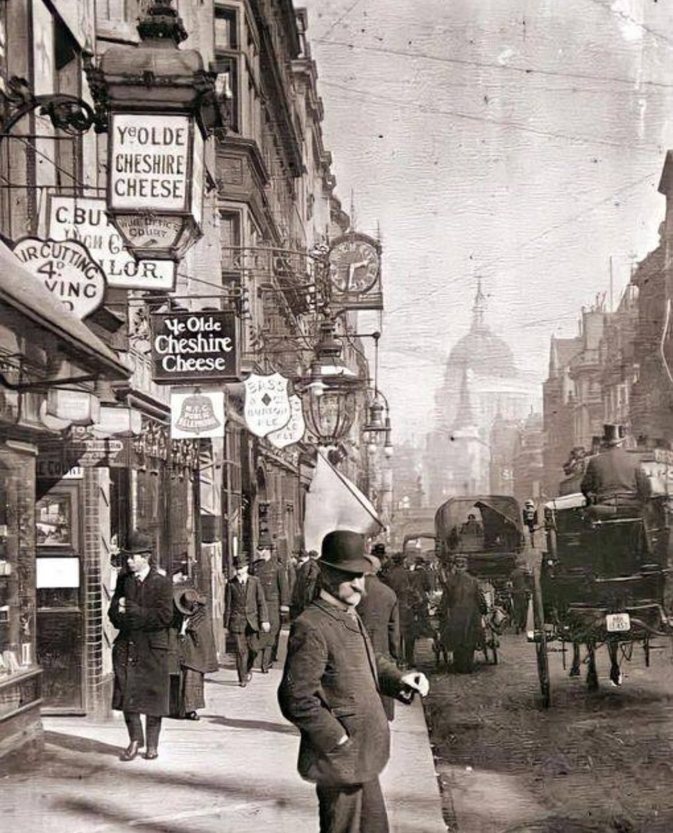 Britains___Pubs's tweet photo. Ye Olde Cheshire Cheese 🍻
145 #FleetStreet, #London, #EC4A https://t.co/N76lyi7TG8