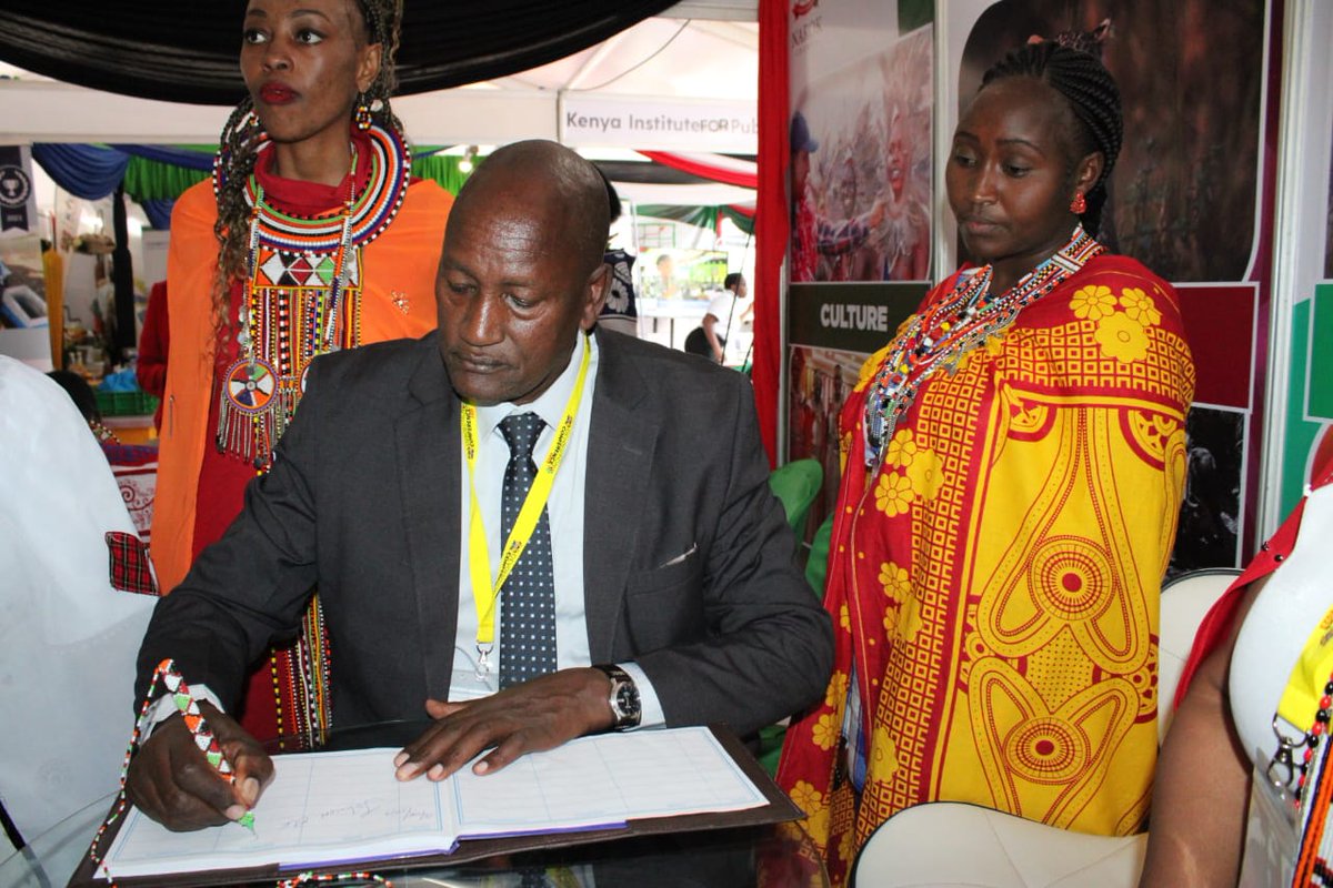 NarokCountyGvt's tweet image. NAROK COUNTY BOOTH DAZZLES WITH BEADWORK AT THE 2023 DEVOLUTION CONFERENCE IN ELDORET, UASIN GISHU COUNTY 

The Narok County booth at the 8th #DevolutionConference was all beautiful and glittery, thanks to the intricate display of the traditional Maasai beadwork.