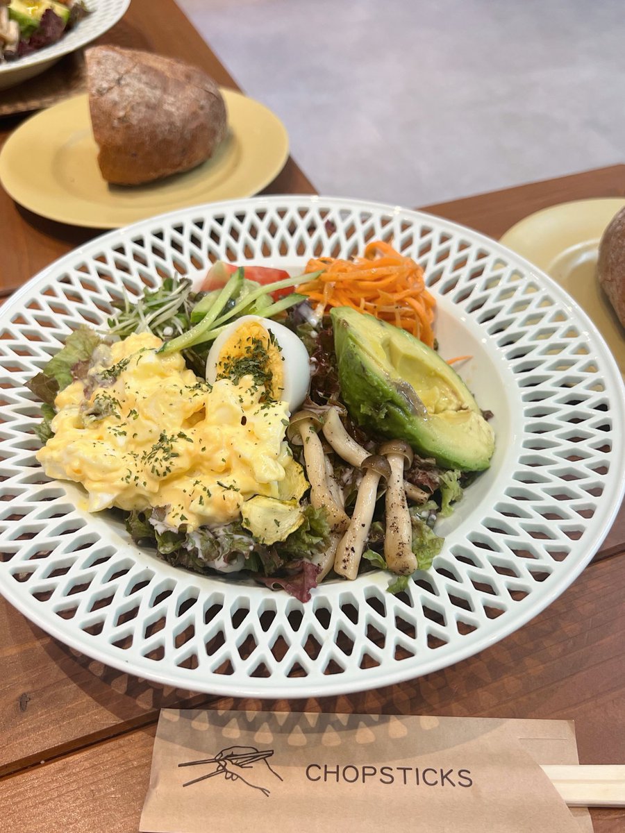 AZUR__official's tweet photo. ランチ🥗
このカフェとってもお洒落で落ち着く🛋️

#ランチ
#企業公式相互フォロー
#企業公式夏のフォロー祭り
#企業公式つぶやき部 https://t.co/vwiCHh5N8q