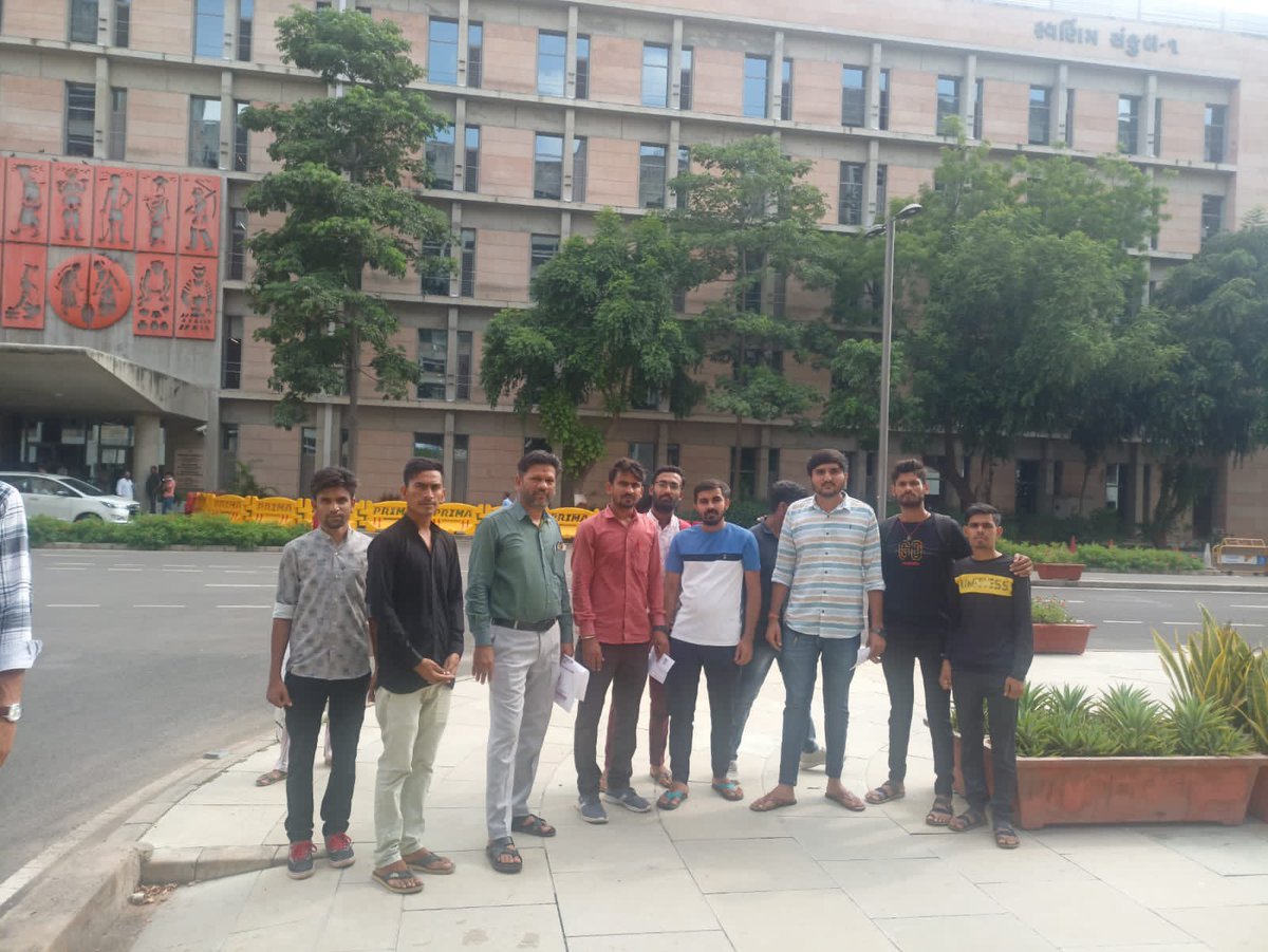 AhjoliyaMahesh's tweet photo. Respected N D Modi Saheb
We should try Sansad Sahayak atleast for Gujarat bcoz those who are the creators can be recruited on Sahayak base then why not MLAs and MPs. Pls sir look at my request and apply the same asap. https://t.co/zP6eM7VZOE