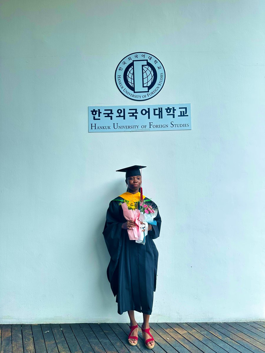 mus_toyy's tweet photo. Congratulations on bagging your master degree @JOdompley, from the HUFS 💕👩🏾‍🎓

Master of Mathematics no be beans🎖️ https://t.co/37DVDRHqms
