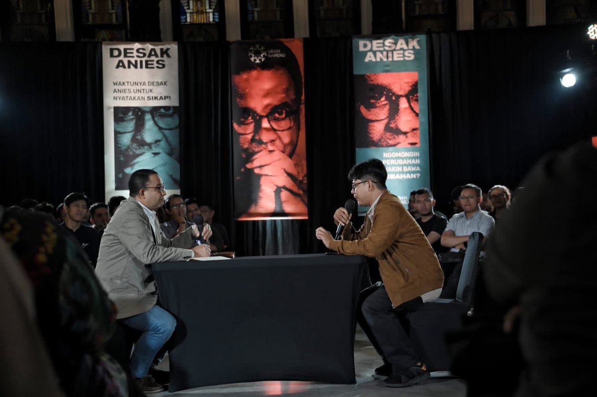 aniesbaswedan's tweet photo. Unscripted. Semua pertanyaan tidak saya ketahui sebelumnya, dan keras! Itulah yang saya hadapi di acara Desak Anies. Dan ratusan teman-teman muda yang hadir juga menyampaikan secara apa adanya. Jadi saya salut kepada mereka yang hadir dan berani menyampaikan pertanyaan-pertanyaan yang selama ini menghiasi kolom komentar sosmed saya.

Terima kasih Ubah Bareng yang sudah menyelenggarakan acara ini. Rekaman Desak Anies akan ditayangkan ulang sore ini pukul 15.00 di @KompasTV. Semoga bisa menjawab rasa penasaran teman-teman juga.