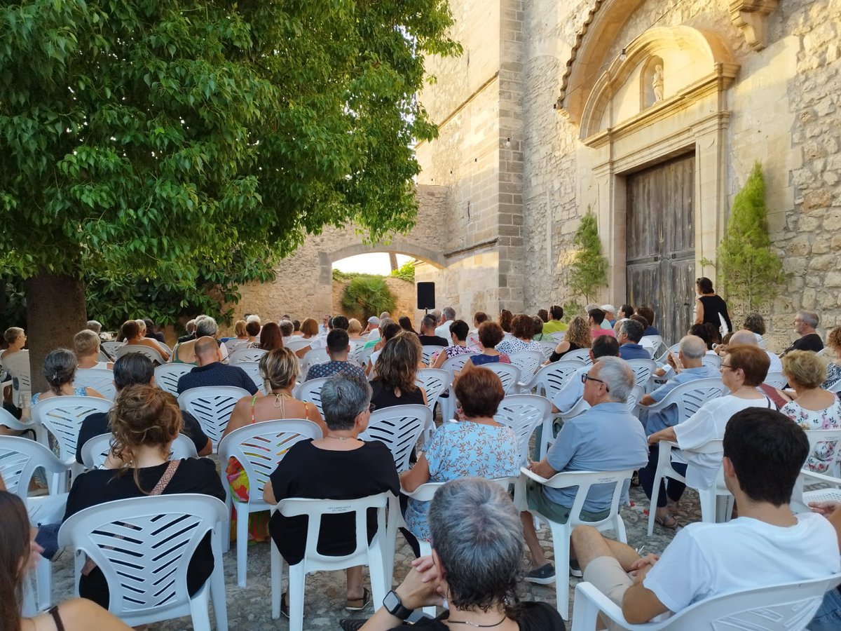 joancollet1's tweet photo. Molt content i agraït de la presentació d'#UnpagésalParlament, ahir a #Montuïri. Gràcies als presentadors en #JoanVerger i en @peresampolmas, a l'@ajmontuiri, la seva batlessa @AmengualPaula i sobretot a totes les amigues, amics i família que me van acompanyar. https://t.co/KQylgVJByc