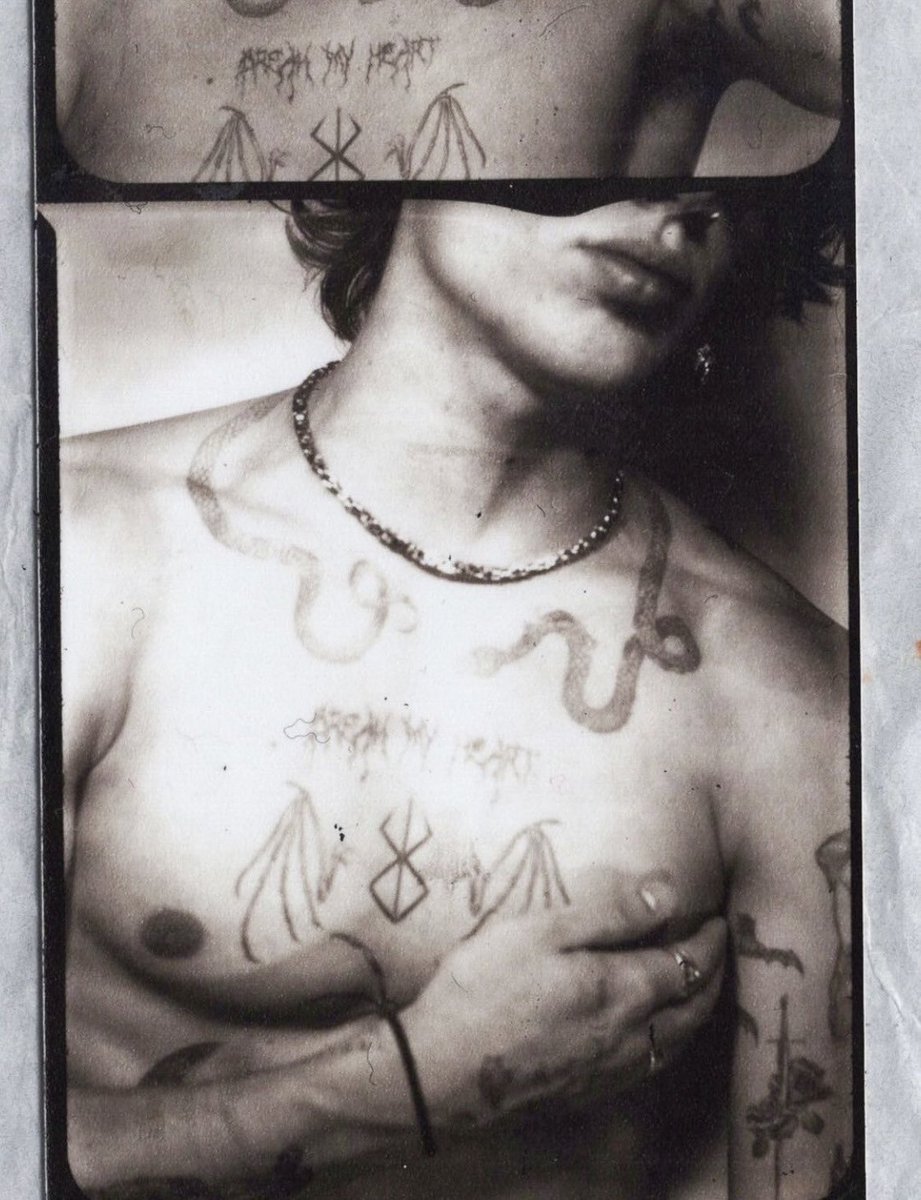 madlxve_'s tweet image. ᅠㅤ                 𝑪𝒉𝒂𝒓𝒍𝒆𝒔 𝑸𝒖𝒊𝒏𝒛𝒆𝒍
ᅠㅤ        ❛ ⠀ 𝖶𝗁𝖺𝗍𝗌 𝗀𝗋𝗈𝗇𝗀, 𝐏𝐮𝐝𝐝𝐢𝐧?
ᅠㅤ        𝗍𝖺𝖻𝗈𝗈 𝗍𝗁𝖾𝗆𝖾𝗌.  𝗇𝗈𝗇/𝗅𝖾𝗐𝖽 𝖺𝖼𝖼.