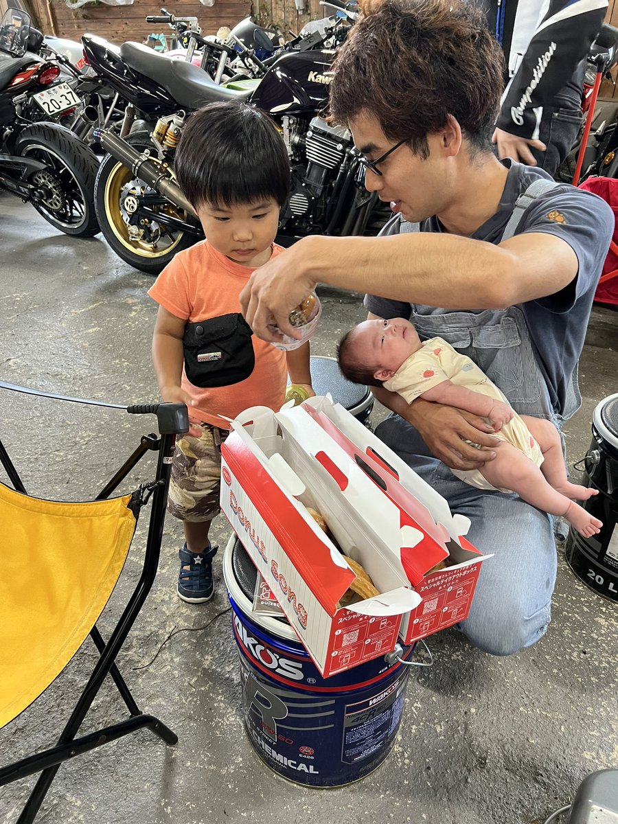 FREEDOM34644404's tweet photo. はるちゃんからミスドの差し入れで機嫌が直る(笑)🤣
いや、キレてませんよ

差し入れありがとうございます😊 https://t.co/xGc4a8qcs4