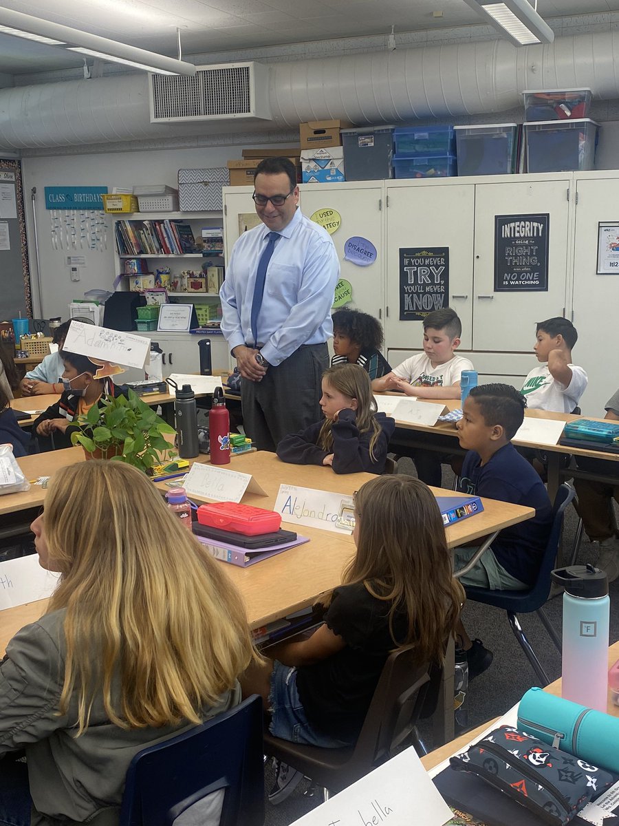 Our Superintendent Dr. Lopez stopped by to support our students and visit classrooms. Our TK students were excited to show off their backpacks! #wearelapluma <a href="/nlmusd/">Norwalk-La Mirada Unified School District</a>