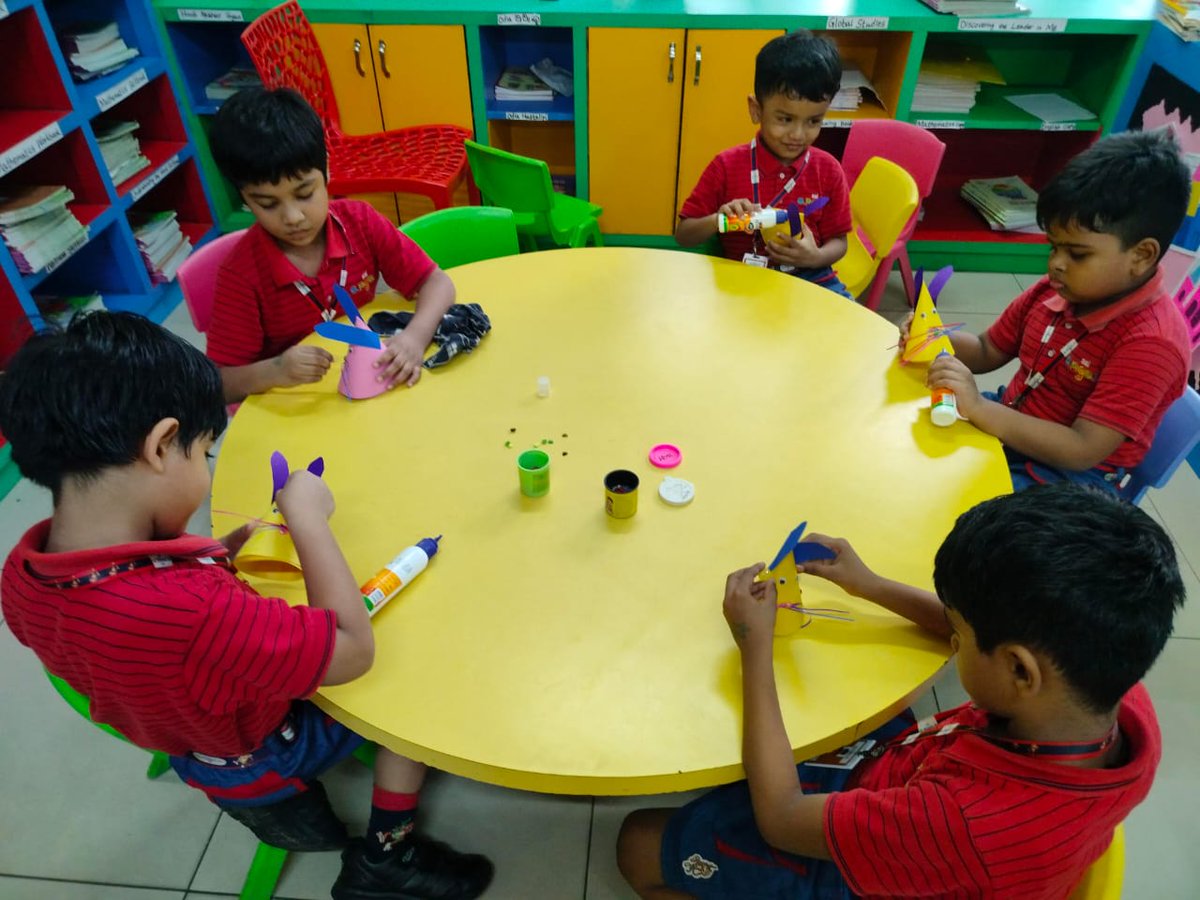 SAI_Edu_In's tweet photo. Understanding 3D shapes is pivotal for future mathematical development. KG II students have already grasped concepts of cylinder, sphere, cuboid, cone, and cube.
#3DMouse #SEL #OESISGlobalNetwork #UnderstandingShapes https://t.co/7jVZP9lM4U