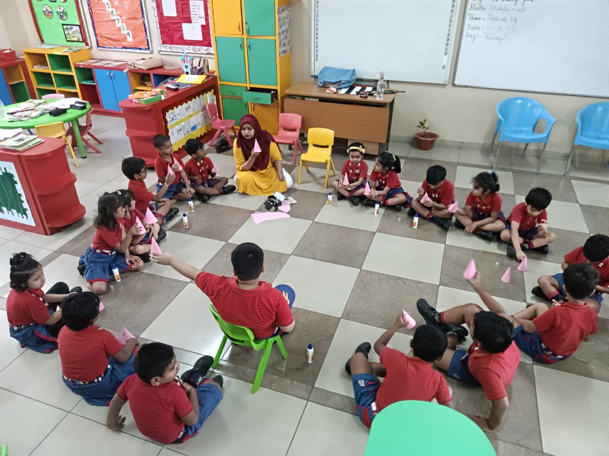 SAI_Edu_In's tweet photo. Understanding 3D shapes is pivotal for future mathematical development. KG II students have already grasped concepts of cylinder, sphere, cuboid, cone, and cube.
#3DMouse #SEL #OESISGlobalNetwork #UnderstandingShapes https://t.co/7jVZP9lM4U
