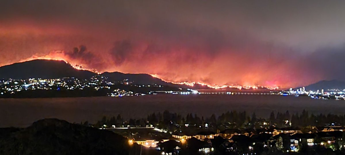 Pics from sister looking towards west Kelowna a short time ago. Some houses lost. Unbelievable. #BCfire <a href="/cmcalgary/">cm</a> #kelowna #fire