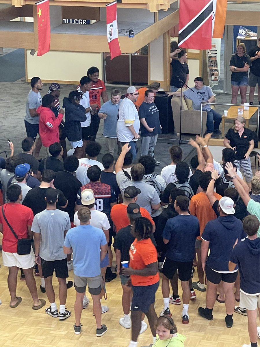 SnowCollegeFB's tweet photo. What a great fall camp! Our guys have worked hard and we’re able to spend our last night of camp serving their community! 
It’s not about me, it’s about us! 
#DETH https://t.co/KILzJH4DCH