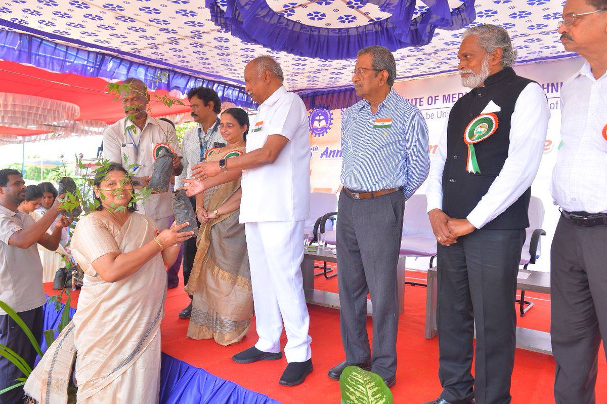 VC_SIMATS's tweet image. Hon'ble Chancellor Dr N. M. Veeraiyan presented 76 Saplings for plantation on the eve of completing 76 years of Swatantra Bharat on 15th August 2023!