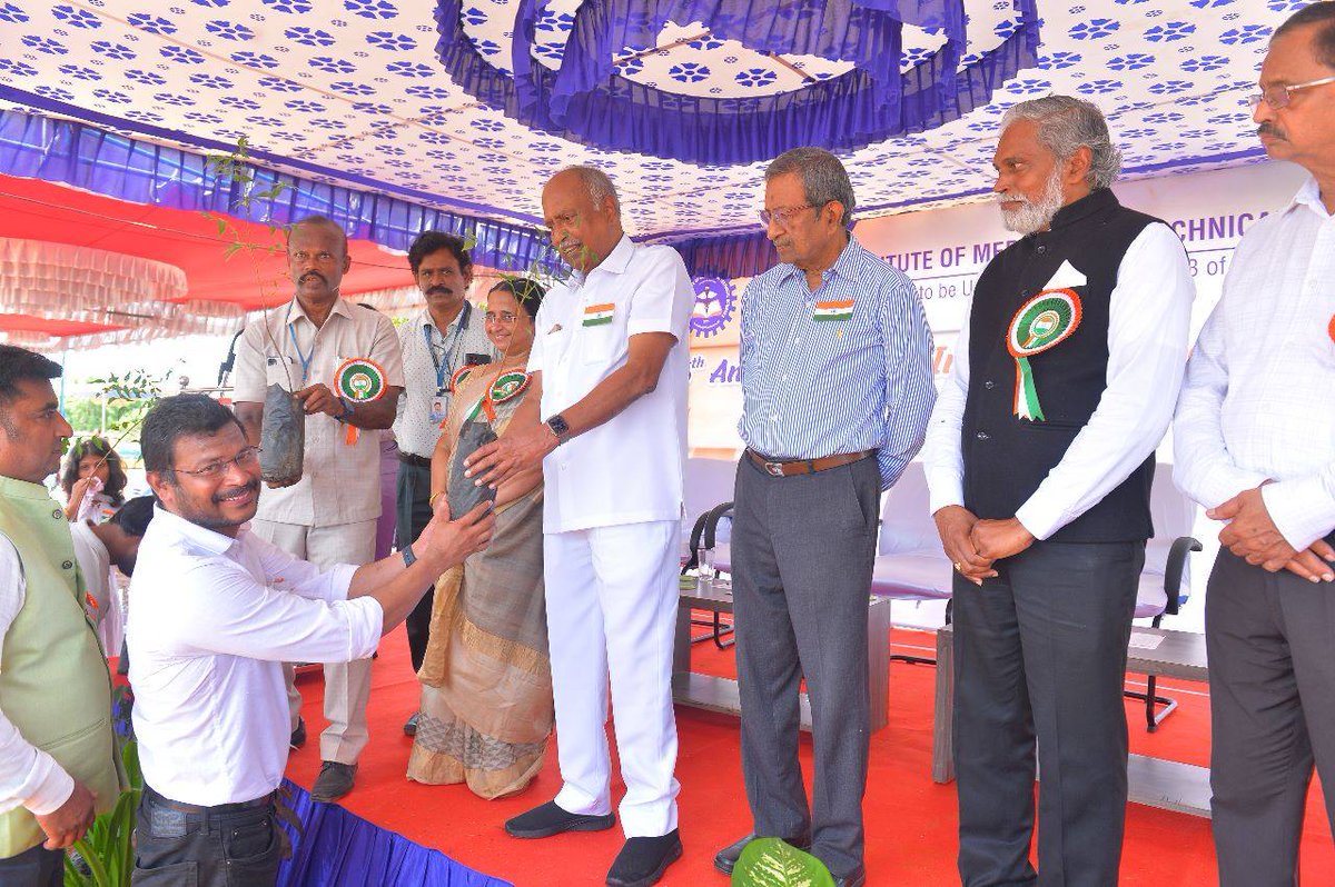 VC_SIMATS's tweet image. Hon'ble Chancellor Dr N. M. Veeraiyan presented 76 Saplings for plantation on the eve of completing 76 years of Swatantra Bharat on 15th August 2023!
