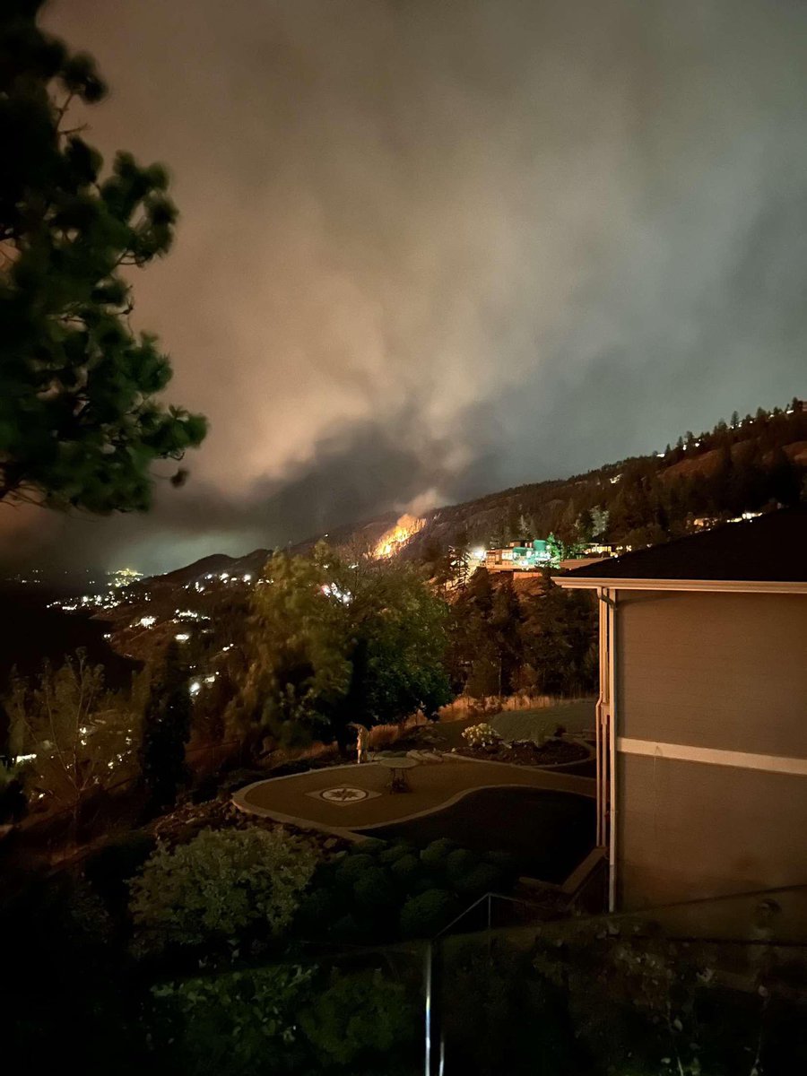 TedBuddy8's tweet photo. The West Kelowna fire has jumped the lake to the Clifton area right now. Listen and follow evacuation orders that are announced. https://t.co/xAIUTtL8oN