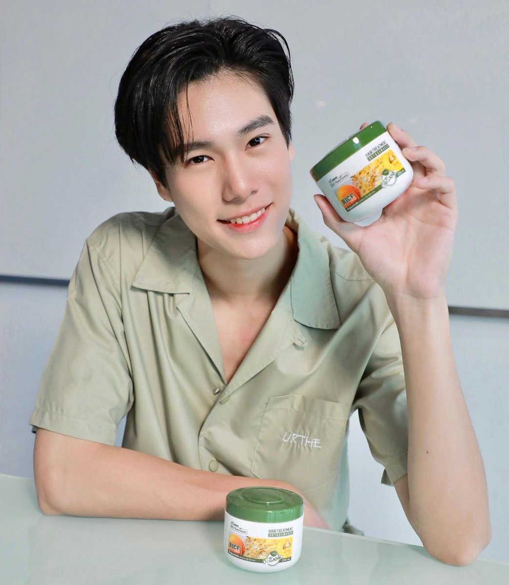 Farah_91Babyz's tweet photo. IG 📸 @phuwintang 

🐼 Do u love me?🤣💚 If u love me... don't forget to nourish hairs with Bionutrition Dry and damage treatment ⚡️
📍 u can buy it at 7-Eleven at every branch

*pom = hair / me

🤍 LIKE, COMMENTS &amp; SHARE
🔗 https://t.co/C4W0lMLthT

#phuwintang #BioNutrients https://t.co/bfoSbUIEtT