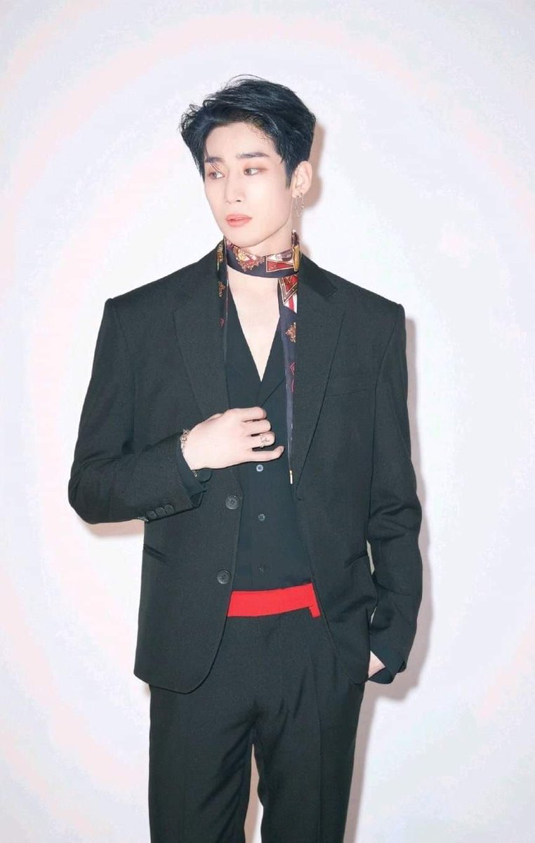 hswooyaa's tweet photo. Manifesting 🍀

Look how precious he is. He deserves the world. If I will be given a chance to choose a man who I will spend my life with, I will always choose Han Seungwoo. Please let me win this one. 😭 i love him so much 😭💜 https://t.co/VAnq4RaMem