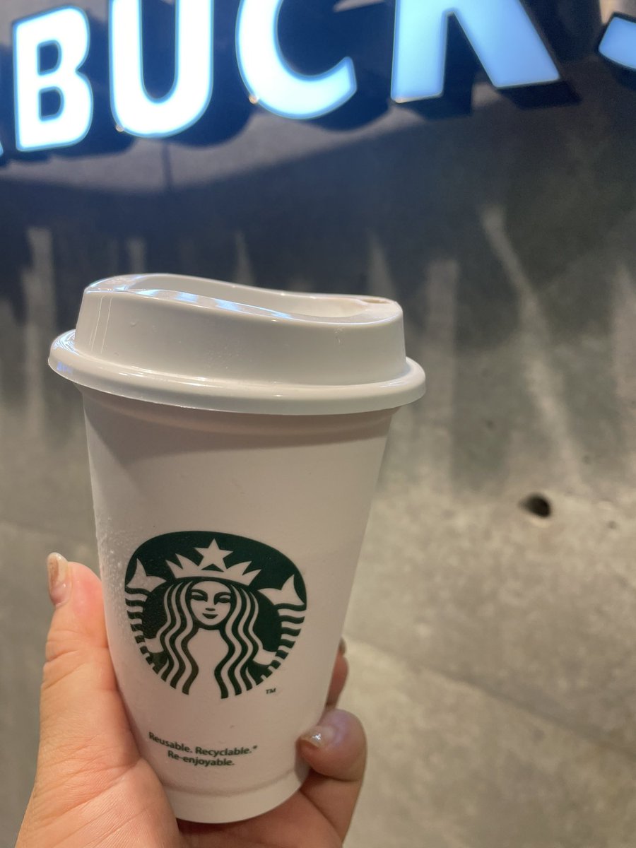SukiStarbucks's tweet photo. 昨日映画のあと表参道へ!
パッションティー💜
そのあとBPC donutsへ
抹茶、ピスタチオ、チョコレートを買いました。写真はピスタチオです🌈
クリームがめっちゃ入ってて1個食べたら大満足💯
#スタバ
#BPCdonuts https://t.co/Qwr2GkAlen