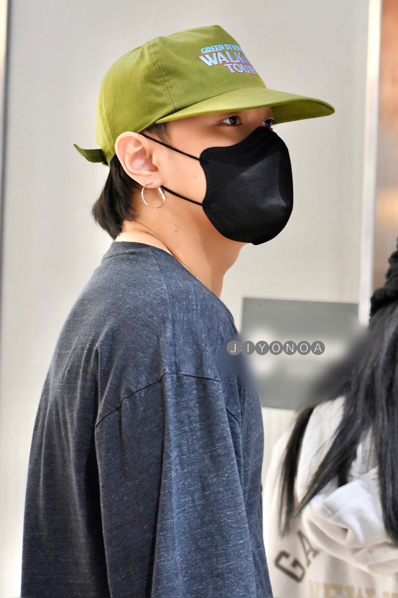 jiyonoa's tweet photo. 230818 ✈️

@D_dong_ii 
#iKON  #donghyuk #DK #아이콘 #ドンヒョク https://t.co/pueLN5QIe7