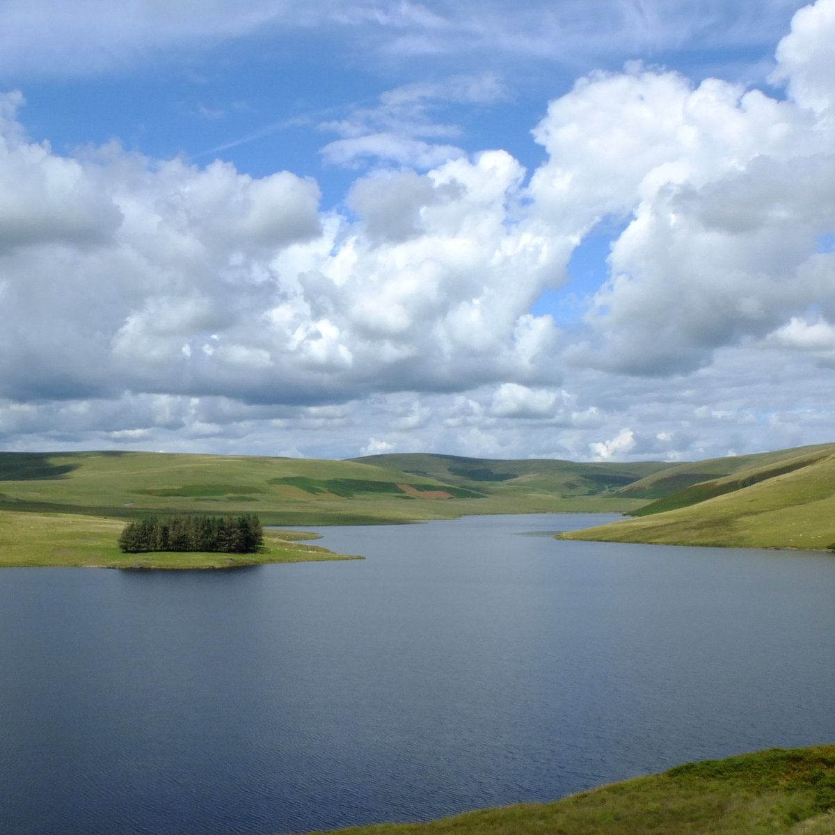 Rideventures's tweet photo. Big landscape, bigger sky - top of the Elan Valley on a recent route check out for The Epic sportive #welshcyclist #TE23 #rideventures https://t.co/xJNzT6y0x1