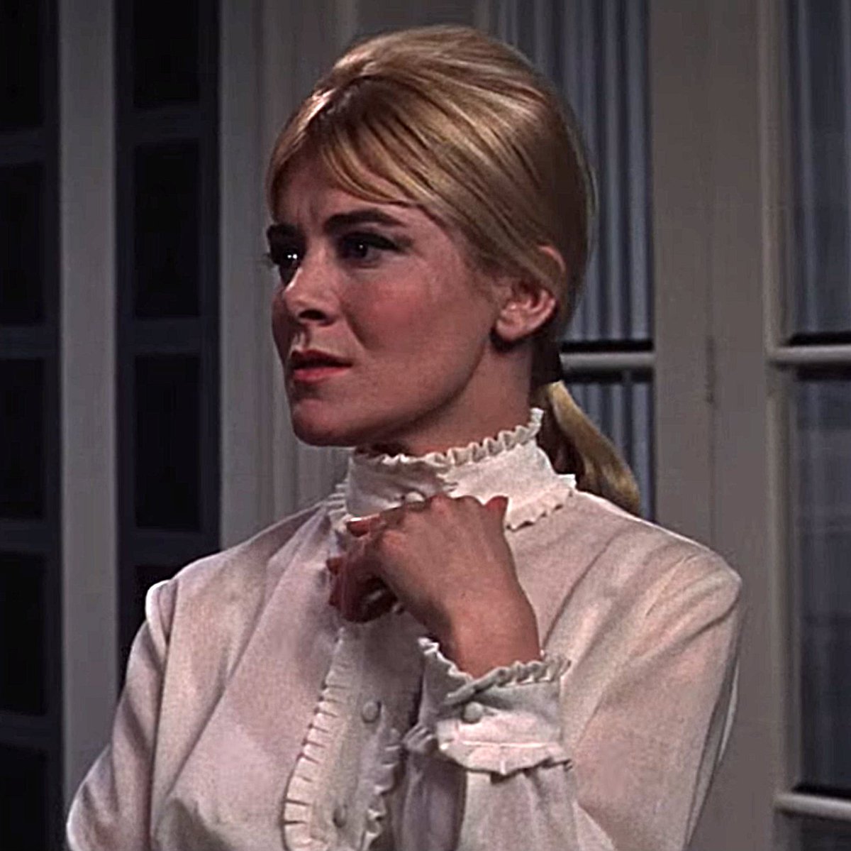 highcollars's tweet image. Barbara Ewing (Torture Garden 1967) #highcollar #highneck #highneckblouse #highcollarblouse #blouse #60sblouse #buttonedup #collaredblouse #ruffleneck #ruffleneckblouse #60sfashion #whiteblouse #movie #1967 #barbaraewing #torturegarden