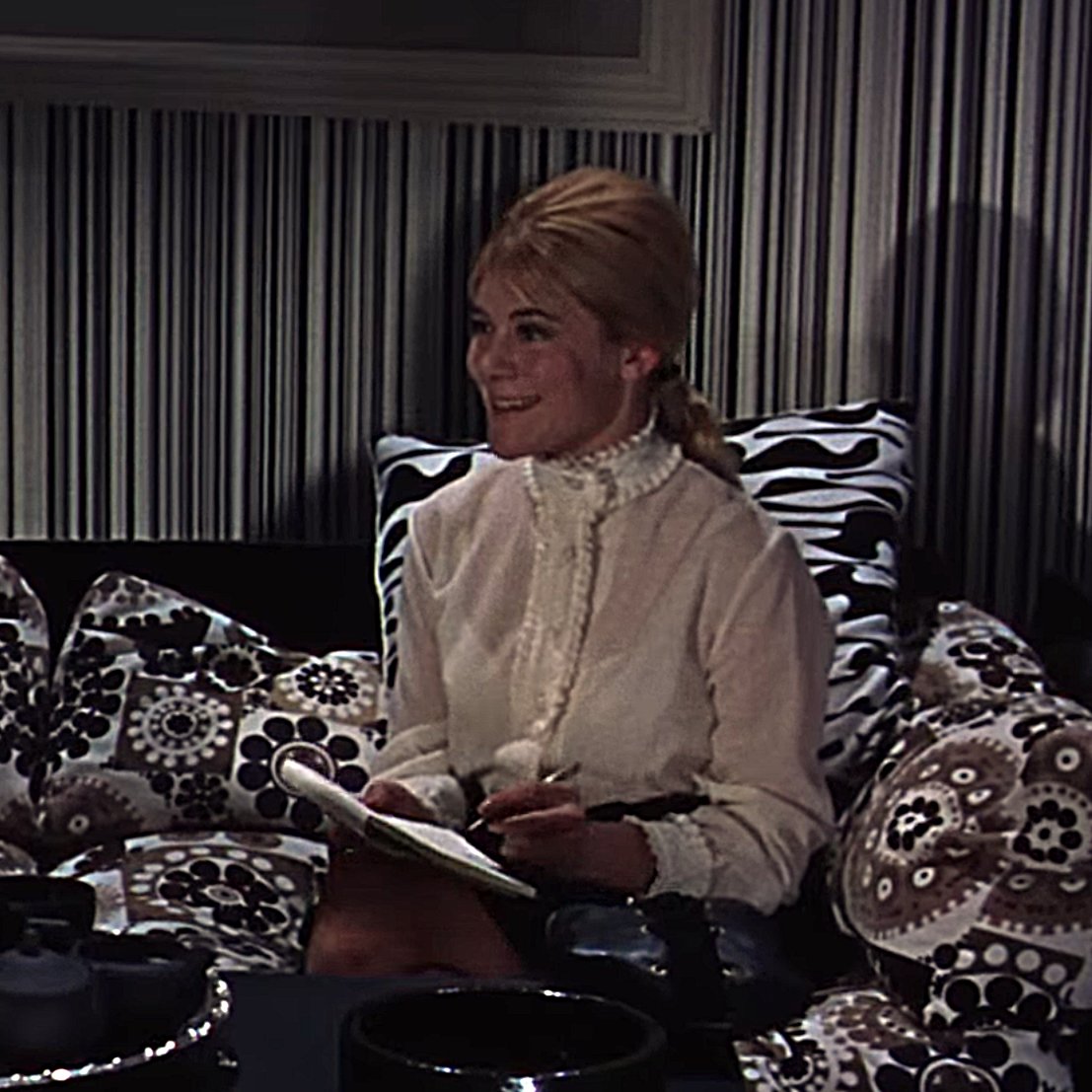 highcollars's tweet image. Barbara Ewing (Torture Garden 1967) #highcollar #highneck #highneckblouse #highcollarblouse #blouse #60sblouse #buttonedup #collaredblouse #ruffleneck #ruffleneckblouse #60sfashion #whiteblouse #movie #1967 #barbaraewing #torturegarden