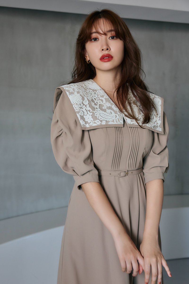 Vyronas Lace Collar Dress// 特別な日にもお召しいただける レース