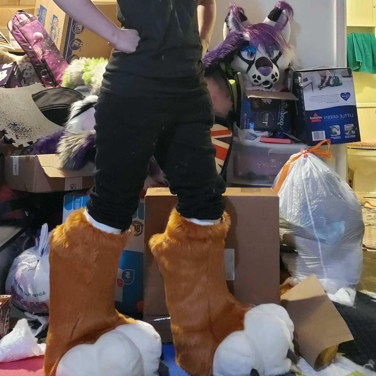 KryptidKreation's tweet photo. Had so much fun making a new pattern for digi feetpaws! These will be able to be zipped onto the bodysuit! https://t.co/yGuoZkkwi9