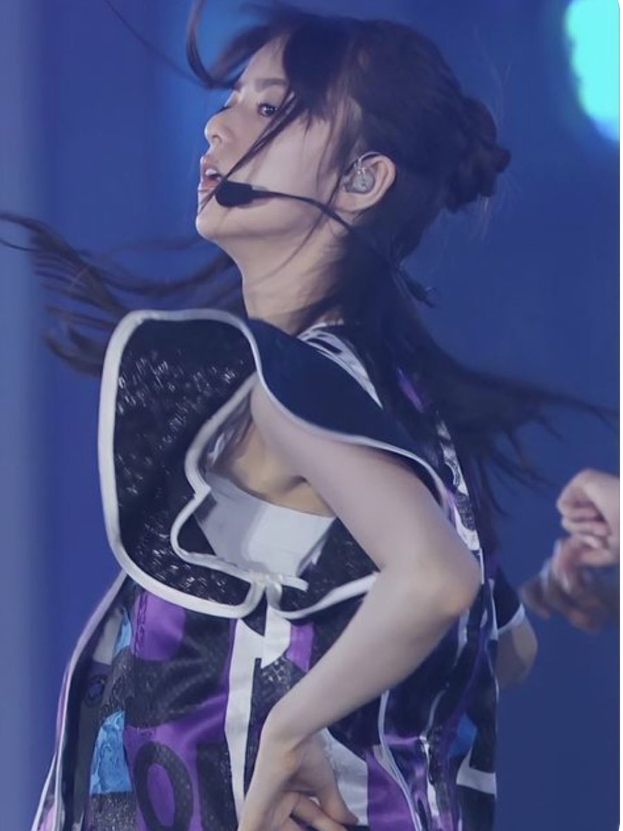 sakaboki's tweet photo. 飛鳥の横乳？😂
#齋藤飛鳥 https://t.co/VCeQClKiRT