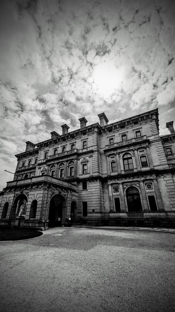 vintiga's tweet image. The Breakers 

#TheBreakers #Mansion #OldMoney #Newport #NewportRhodeIsland #RhodeIsland #VisitRhodeIsland #LongExposure #PhotographyIsArt #Photography #Outside #ColorFilter #ColorEdit #Pixel7 #Pixel7Pro #PixelPhotography #ShotOnPixel #GooglePixel