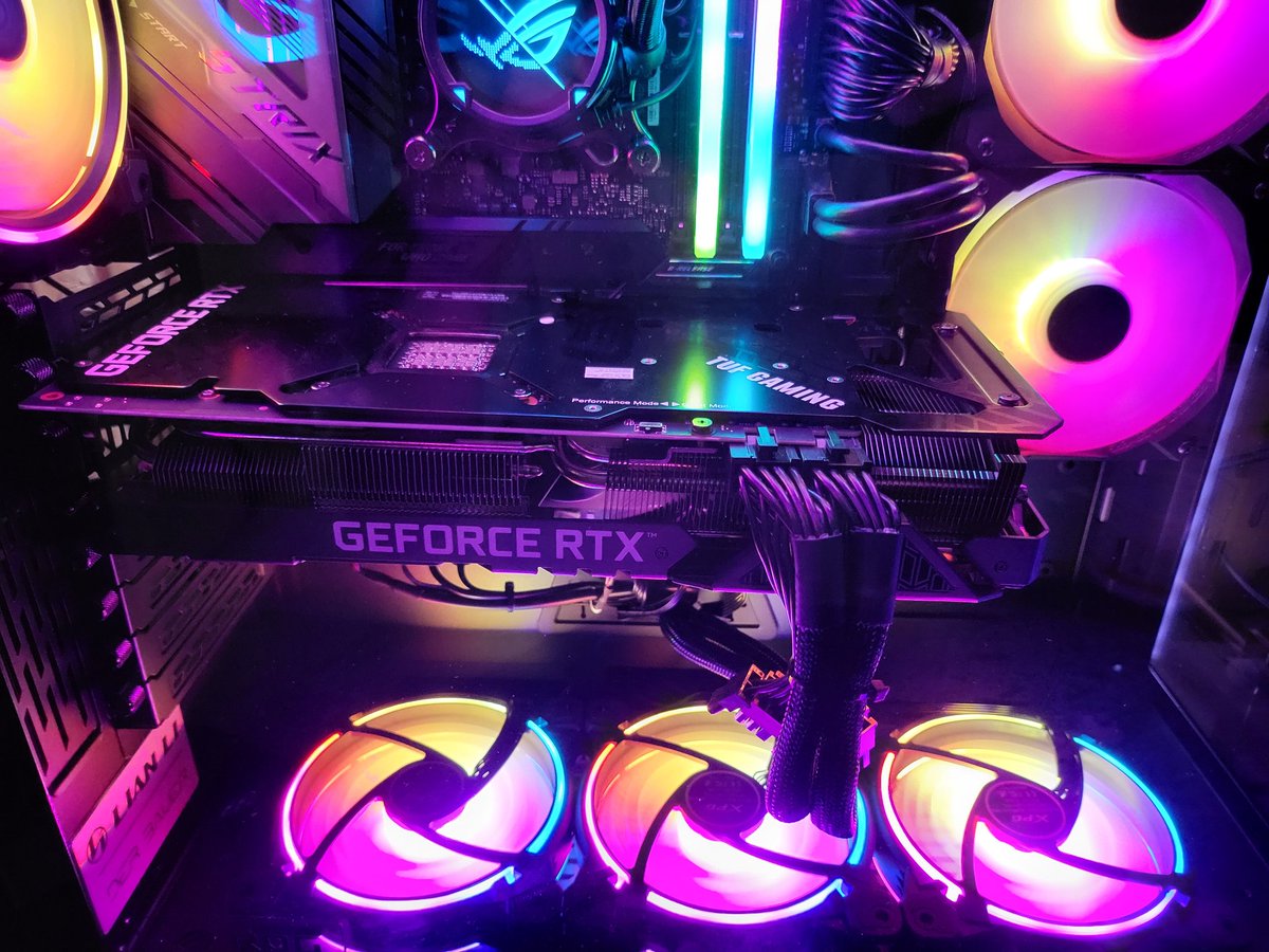 karly_FX's tweet photo. 休み中にPC組み換え完了✨
私に完全水冷はハードルが高いのでいつかの楽しみに残しておいて(笑)
なかなかエロい仕様に仕上がった🤩
近日中に4090でチャレンジしてみようかな🤭
#AuraSync #自作PC https://t.co/fSWsGE6iC2