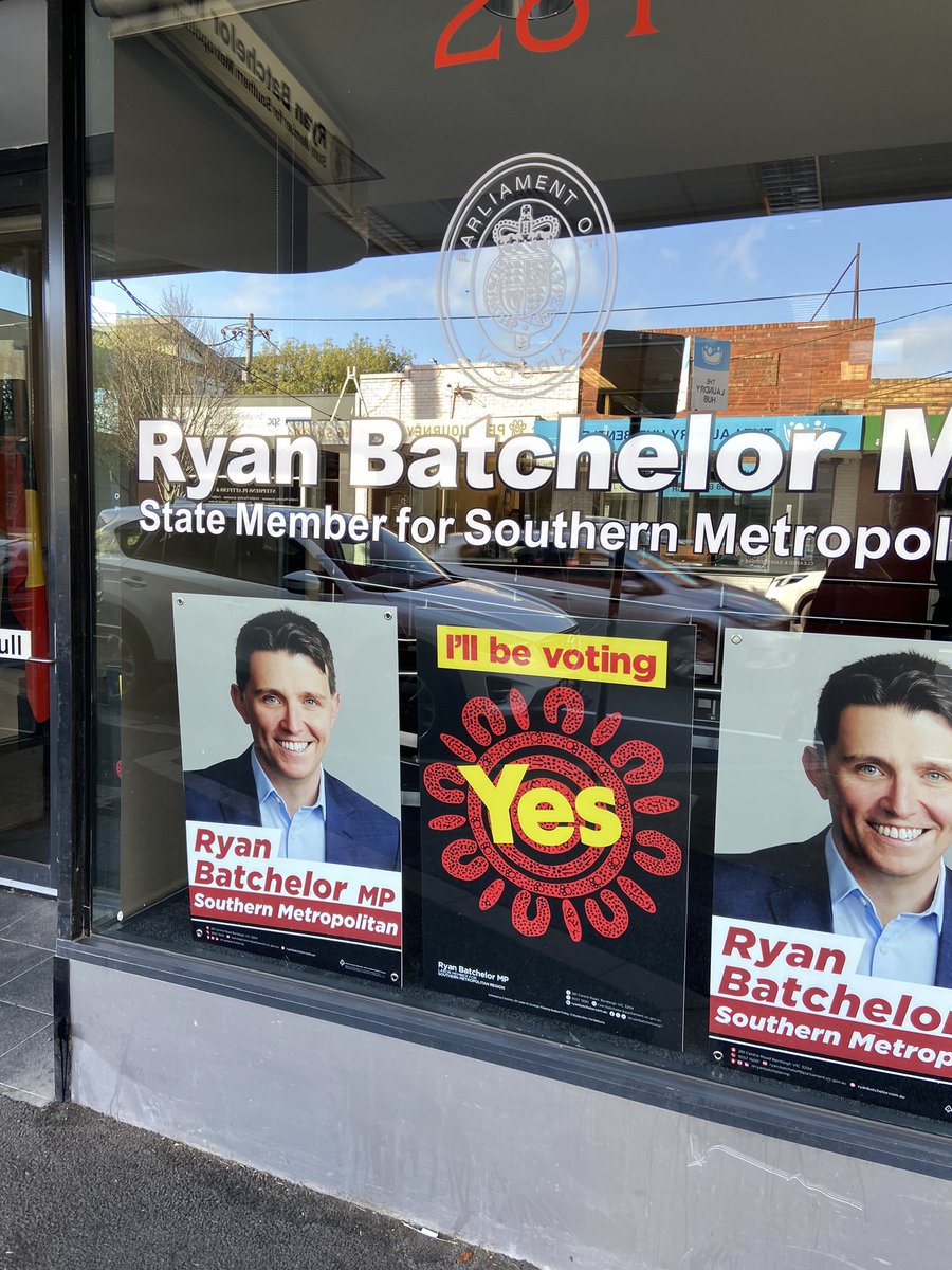 SimoLove's tweet photo. Two Vic Labor MPs have been caught in breach of rules around display of material outside their electorate office. Ryan Batchelor and Sonja Terpstra’s office windows include signage indicating “I’ll be voting Yes” or in Terpstra’s case - “Vote Yes”. DPS says it’s not allowed. https://t.co/hU7Vjeb2X2