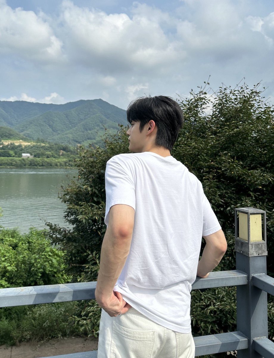 firstboyzbl's tweet photo. 이브, 프시케 그리고 흰 티셔츠의 성난 핏줄 https://t.co/w5WJPYOfBN
