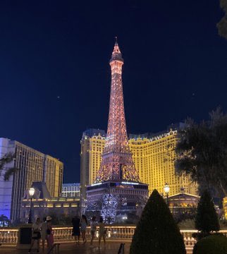 jsoolsai's tweet photo. Las Vegas is painted pink by BLACKPINK 

#BLACKPINK_BORNPINKENCORE https://t.co/UzZGKV8eXi