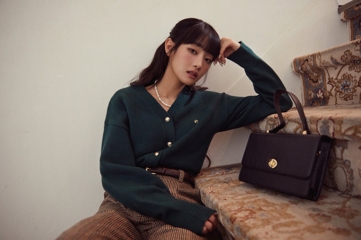 official_i_dle's tweet photo. #MINNIE x #rolarola

#여자아이들 #GIDLE
#민니 https://t.co/A7BDRKyEuc