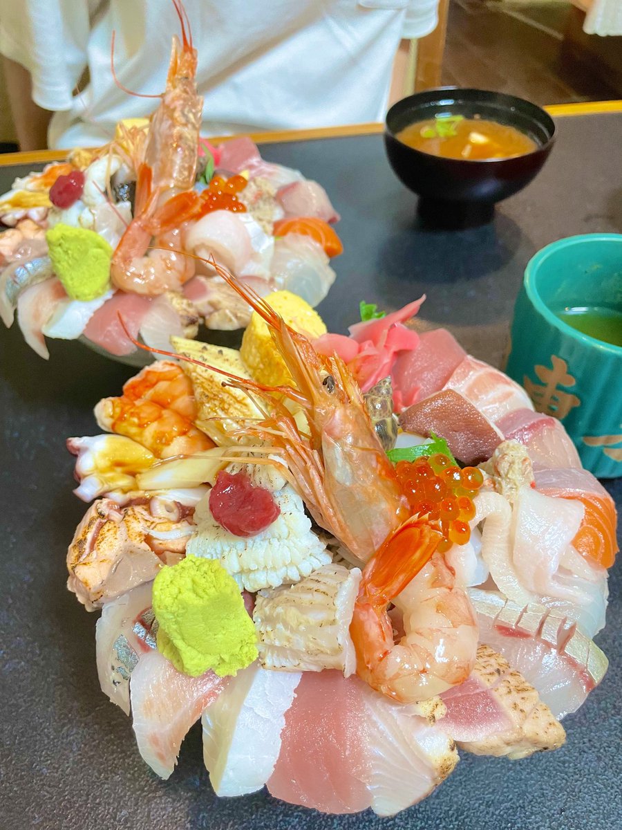 Big_Bang_2024's tweet photo. 嫁と海鮮丼、1,100円なんだけど神様が経営してるのかな https://t.co/xrGfPl0UdA