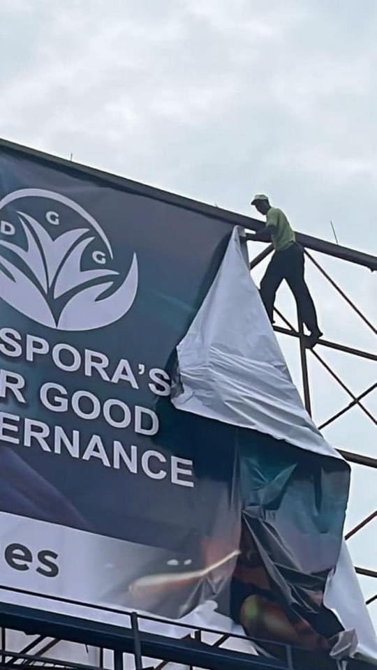 General_Oluchi's tweet photo. Before meets after…

APC/Tinubu, you should have just left the billboard up there. Look what you made us do!

#AllEyeOnTheJudiciary https://t.co/P92f7xmGJv