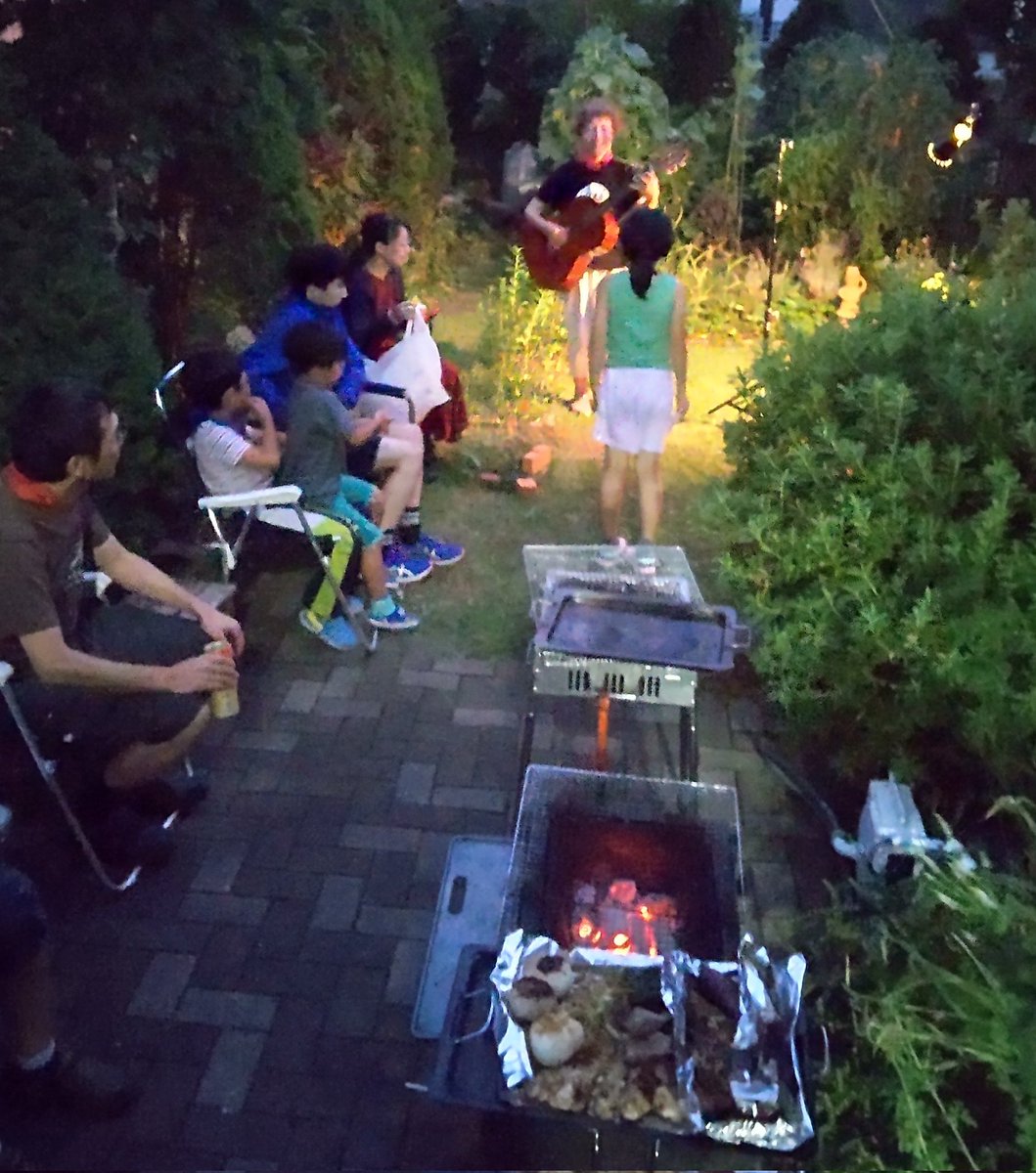 ota164's tweet photo. 昨日えりっこ庭園にて開催された #全児演 北海道ブロック夏の焼き肉会、空模様が心配されましたが無事に屋外で盛り上がりました。お肉も野菜もデザートも美味しく皆たらふく食べました。花火はもう少し買っておけば良かったですね。
気付いたら22時近くまで、ご近所の方々に感謝とお詫び申し上げます。 https://t.co/UTJyk4Qy3s