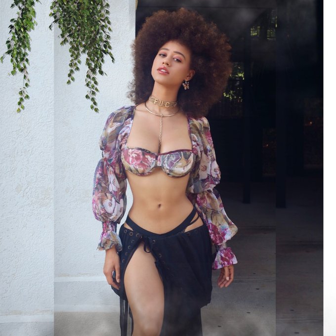 Do I turn you on?😏 https://t.co/2g2OXs2MWQ<a href="/tag/mvsales"class="tags"><span>#mvsales</span></a>