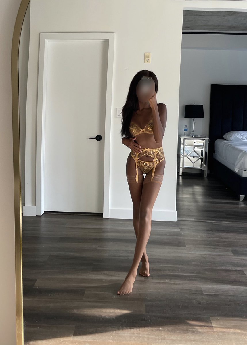 thelenacartier's tweet image. Fun-sized (5’2) brunette who finds joy in both baking goodies and sharing laughter. Email me if you wanna be my (temporary) lover 💌