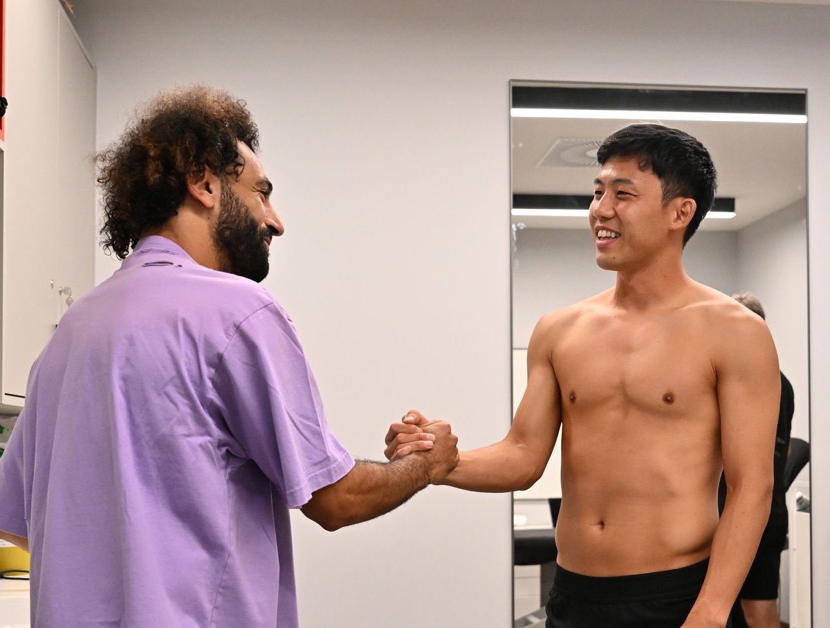 YukaLFC's tweet photo. Meet the King 👑 #WelcometoLFC https://t.co/MP2YjNgUNJ