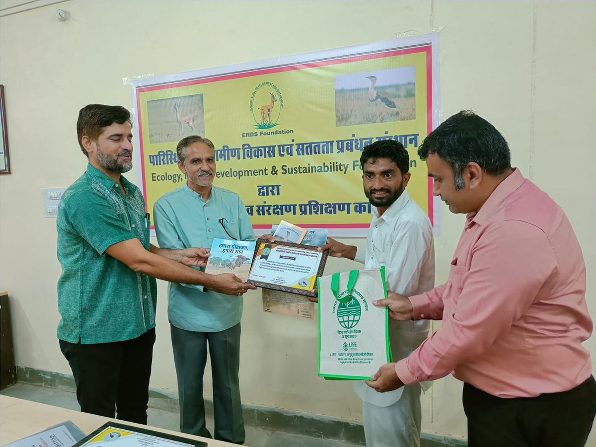 On 17th Aug, we organized 'Capacity Building Workshop for Wildlife Volunteer's on Legal awareness', in collaboration with District Legal Service Authority. Thanks to Regional Office of @RSPCB_official Jaisalmer for joining the program, to discard plastic, distributed Bags