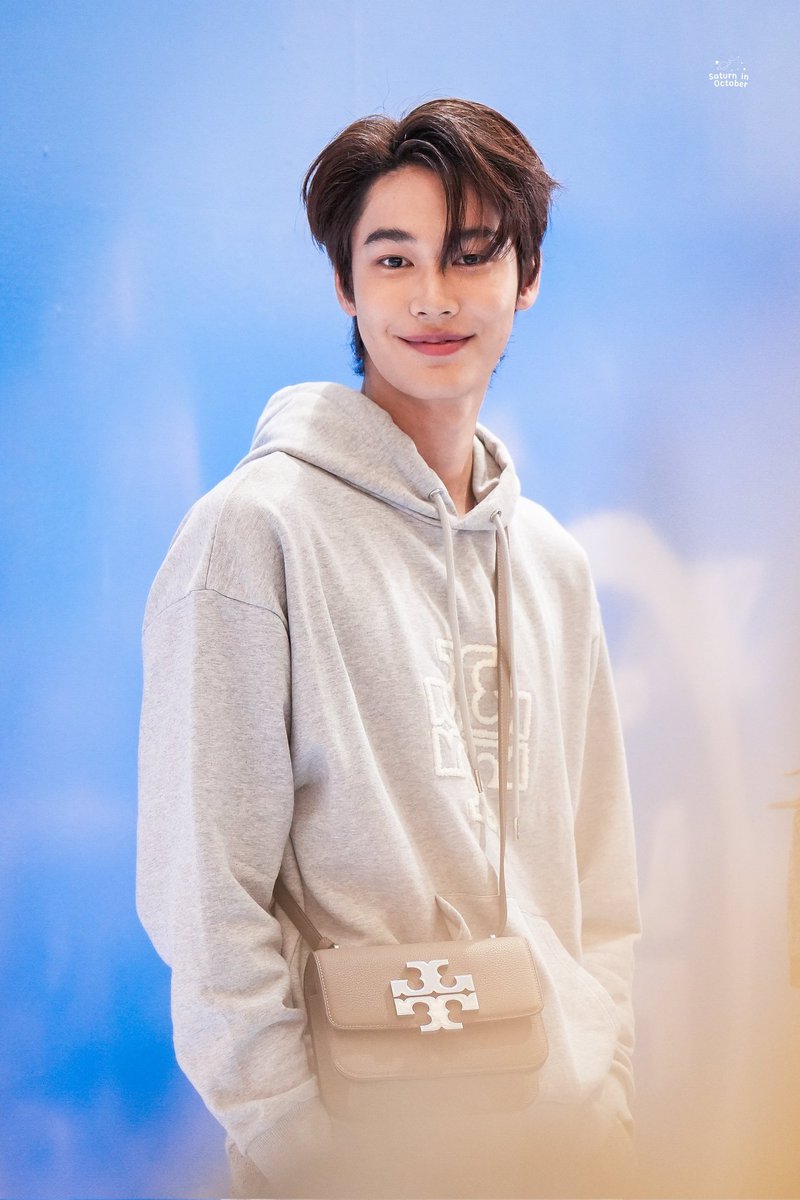 DPHome01's tweet photo. Today look🥹🥹

#TMonogramxDew 
#TMonogramxPrim 
#ToryBurchThailand 
#dew_jsu #primiily 
#dewprim #ดิวพรีม https://t.co/Nk4XYvEfvP