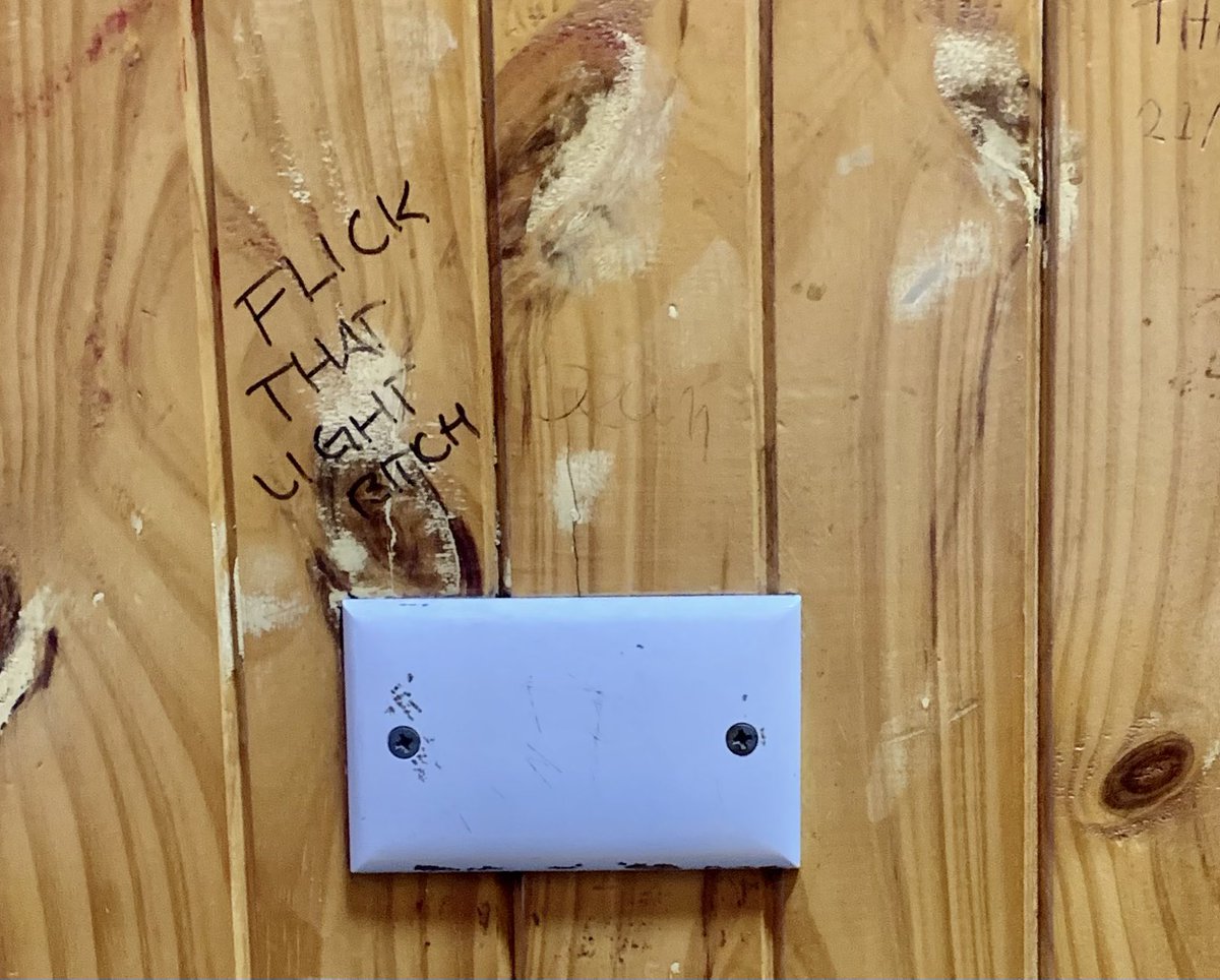 graffiterati's tweet photo. #flickthelight #flicktheswitch #light #switch #flick #lightswitch #flick #melbourne #graffiti #slogangraffiti @graffiterati @sevenbreaths https://t.co/LJCggRBIV1