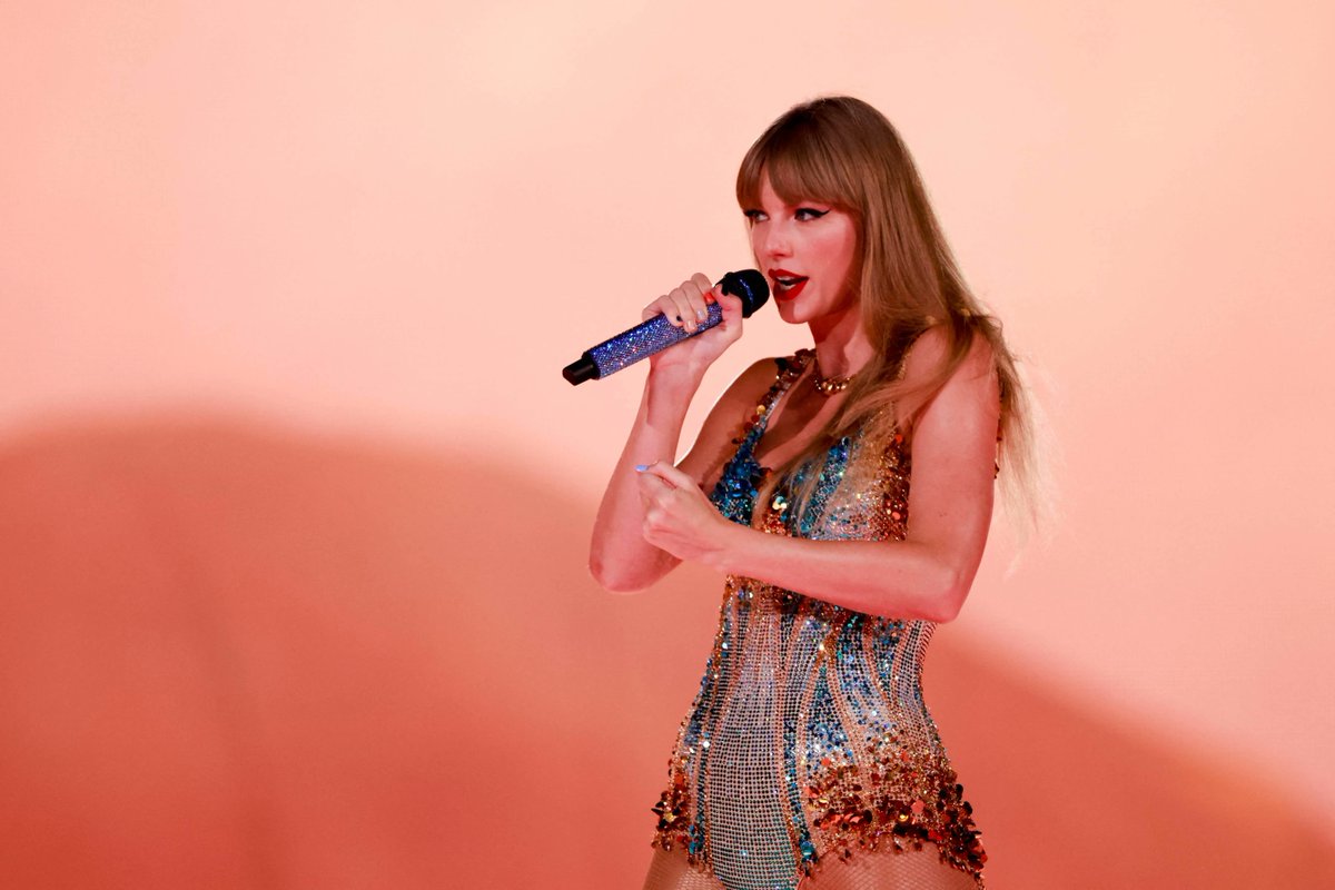 TheSwiftSociety's tweet photo. 📻| "Cruel Summer" has reached #1 on Hot AC Radio, becoming her 12th song to hit the top! https://t.co/5yr0NGzsSm