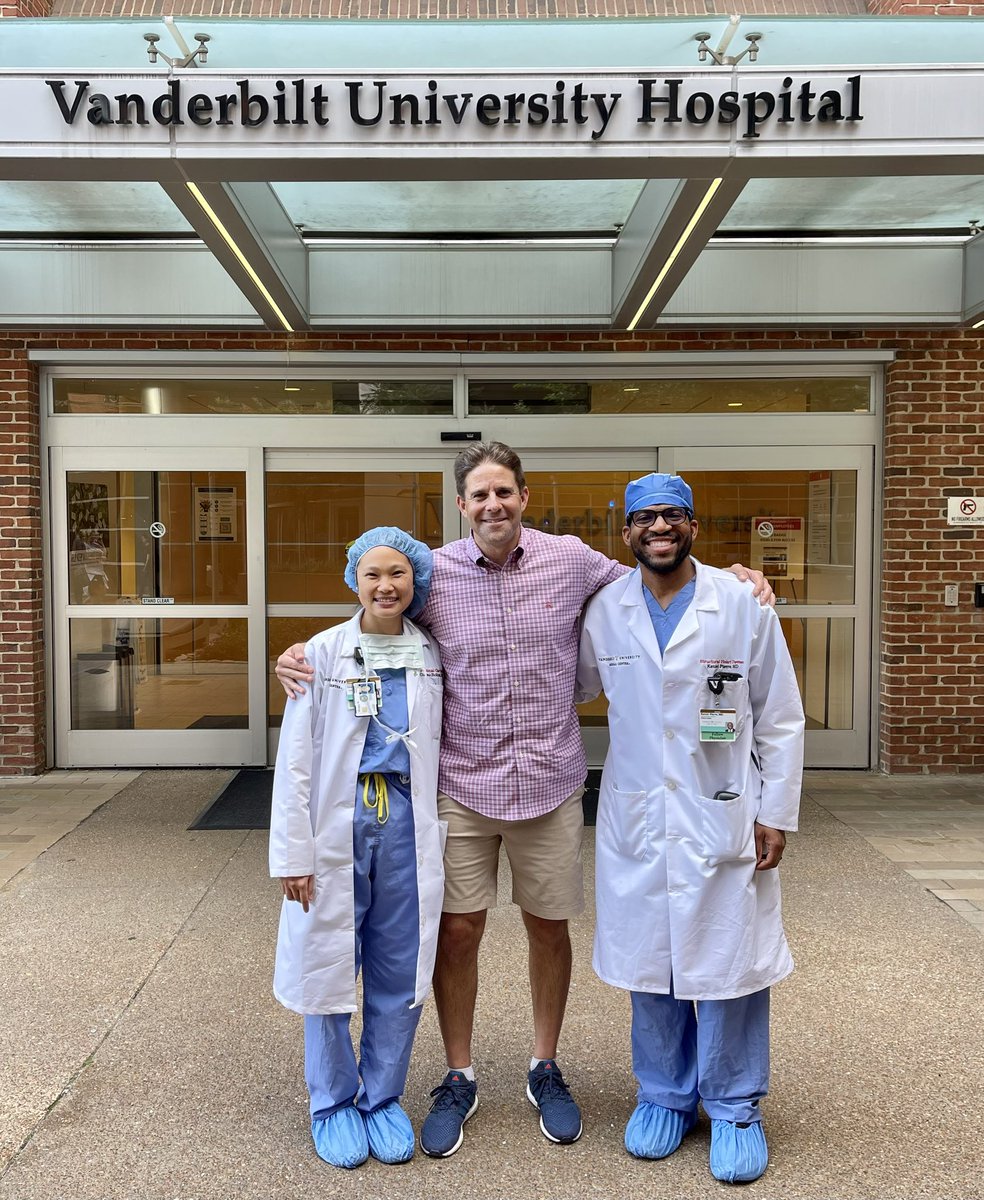 Moving my daughter into college and look who I ran into. Nothing gives greater pride than watching your trainees successful. Congrats to KP and Charlene for being huge successes in their interventional cardiology fellowships. Of course what happened to wearing stethoscopes??? 😂