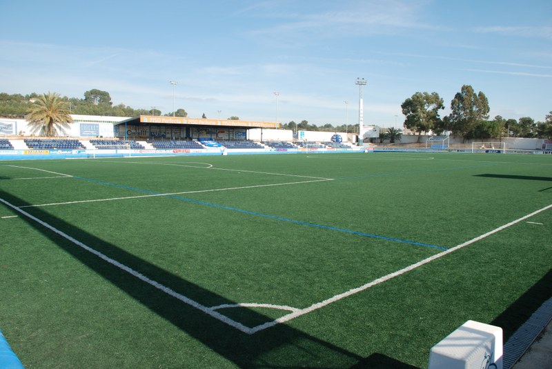 🏟️ Conoce el Estadi Municipal La Devesa, en Avinguda dels Esports s/n. Un punto de encuentro histórico para la comunidad rapitenca. Con una capacidad para 3,000 espectadores (1150 asientos), es un lugar donde el deporte y la comunidad se unen. 🙌⚽️ #EstadiLaDevesa <a href="/uerapitenc/">Unió Esportiva Rapitenca</a>