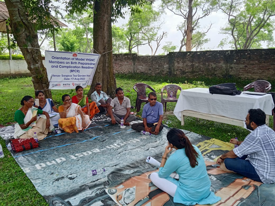 USAID_Saksham's tweet photo. Under the SAKSHAM project, consortium partner @Jhpiego &amp; @PiramalS, in collaboration with @nhm_assam organised an orientation on Birth Preparedness &amp; Complication Readiness, empowering model VHSNC members with crucial knowledge for safe pregnancies and deliveries. 🤰🏽👶🏻 #MNCH https://t.co/kJlWXrGxUM