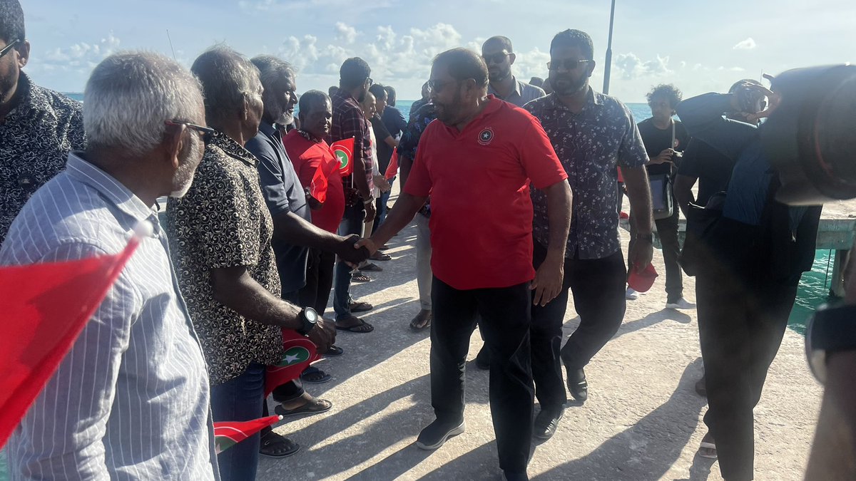 ޤައުމީ ކެންޑިޑޭޓް އޮނަރަބްލް ޤާސިމް އިބްރާހީމާއި ރަނިންގމޭޓް ޑރ.އަމީން އިބްރާހީމްގެ ރިޔާސީ ކެމްޕެއިނަށް ހދ.ނޮޅިވަރަމްފަރު ރައްޔިތުން ހޫނު މަރުހަބާއެއް ދަންނަވައިފި

#ހާސްކަނޑާލާހަމަޖެހޭނެ
#ޤާސިމްއަމީން2023

#QaumeeCandidate
#QasimAmeen2023