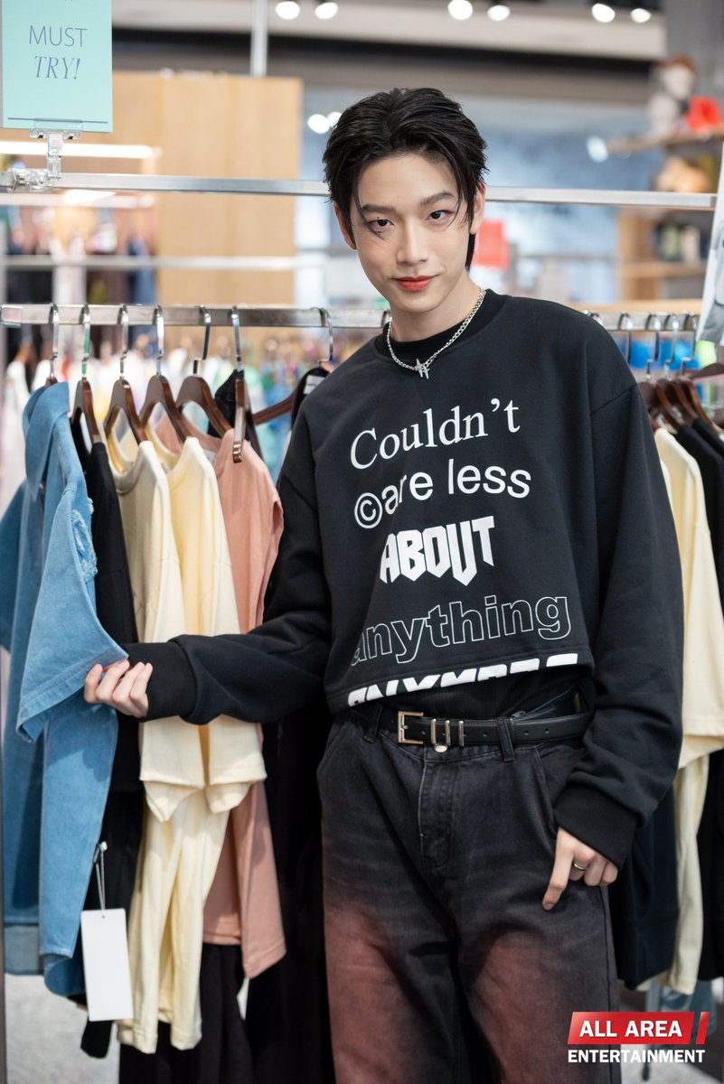 เนว tweet media